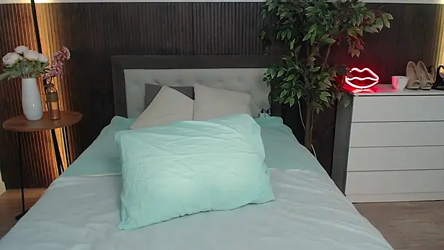 Crazyy girl  online show from July 2026 03:18:02 PM