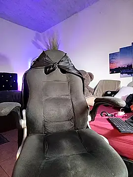 Snapshot of Naughty_Charly chatting on December 2025 12:21:02 PM Naughty Charly online show from December 2025 12:21:02 PM