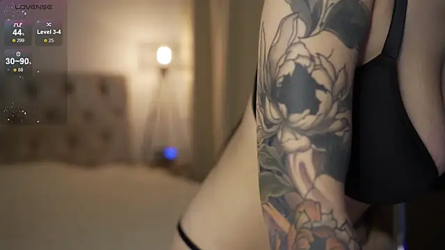 LindaWarners online show from October 2025 01:33:02 AM