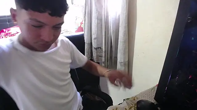 Snapshot of Sxntisaul__ chatting on January 2025 09:20:01 PM Sxntisaul online show from January 2025 09:20:01 PM