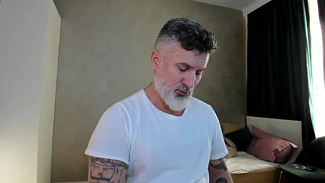 Snapshot of BlowMyXXL chatting on January 2025 10:32:02 AM BlowMyXXL online show from January 2025 10:32:02 AM