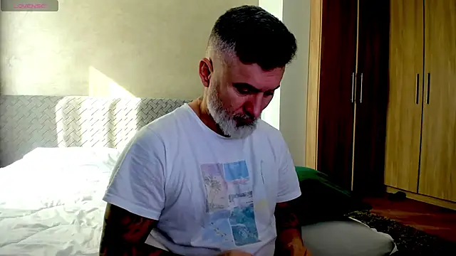 Snapshot of BlowMyXXL chatting on February 2025 08:37:02 AM BlowMyXXL online show from February 2025 08:37:02 AM