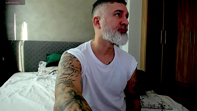 Snapshot of BlowMyXXL chatting on March 2025 06:08:02 AM BlowMyXXL online show from March 2025 06:08:02 AM