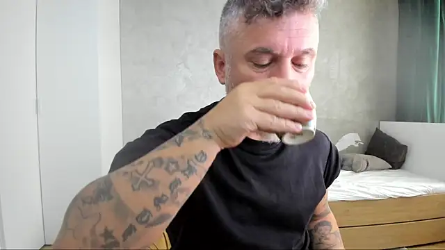 Snapshot of BlowMyXXL chatting on September 2025 05:51:02 AM BlowMyXXL online show from September 2025 05:51:02 AM