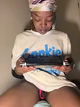 Snapshot of minimama69 chatting on March 2025 10:00:02 AM minimama69 online show from March 2025 10:00:02 AM