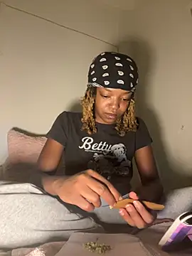 Snapshot of minimama69 chatting on September 2025 08:05:01 AM minimama69 online show from September 2025 08:05:01 AM