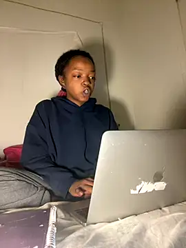 Snapshot of minimama69 chatting on November 2025 09:43:01 AM minimama69 online show from November 2025 09:43:01 AM