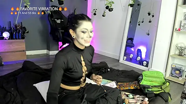 Raven Witch  online show from March 2026 04:33:01 PM