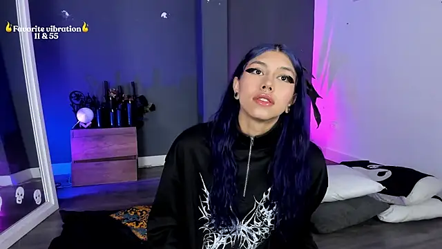 Raven Witch  online show from May 2026 01:07:02 PM