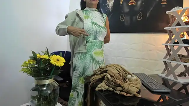 miss lucero1 online show from February 2025 03:43:02 AM