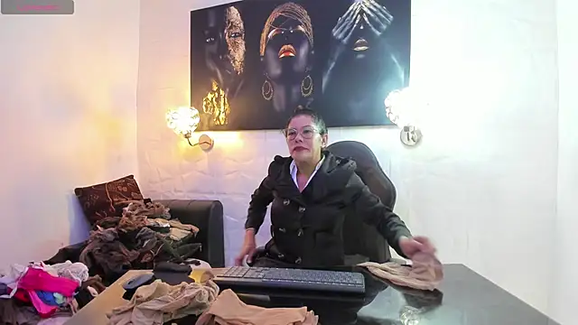 miss lucero1 online show from November 2025 02:21:01 AM