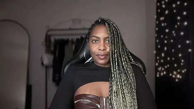 marisilva br online show from November 2025 09:08:01 PM