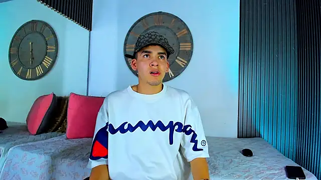 Mike 0233  online show from January 2025 04:06:01 AM