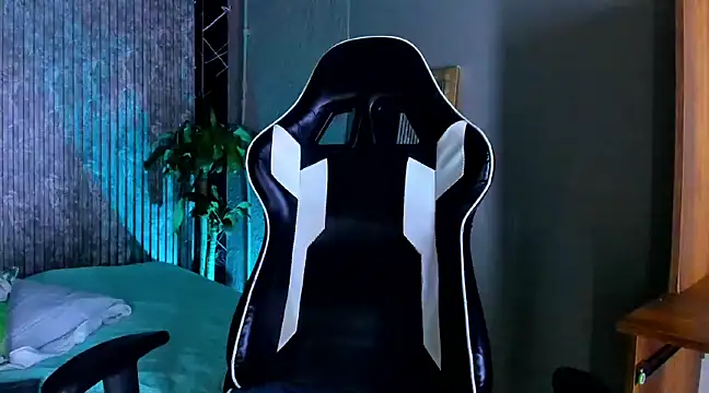 Mike 0233  online show from March 2025 04:24:02 AM