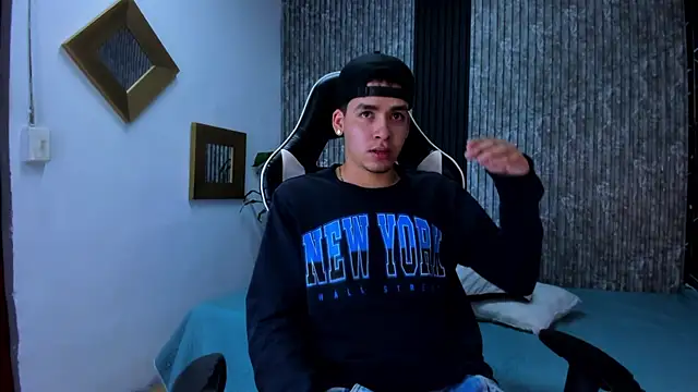 Mike 0233  online show from September 2025 03:43:01 AM