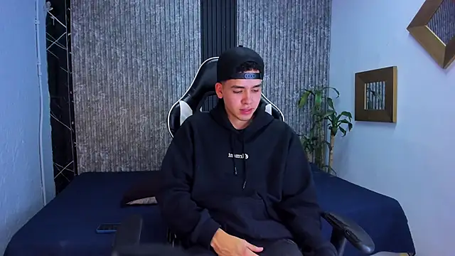 Mike 0233  online show from October 2025 04:32:01 AM