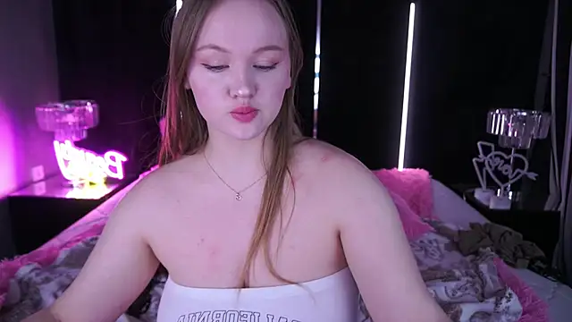 Snapshot of LylaYeess chatting on February 2025 10:39:02 AM LylaYeess online show from February 2025 10:39:02 AM