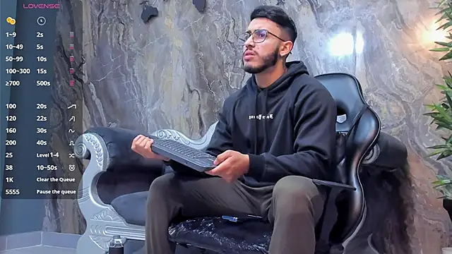 Snapshot of Liam_Kleiin chatting on January 2025 11:35:01 AM Liam Kleiin online show from January 2025 11:35:01 AM