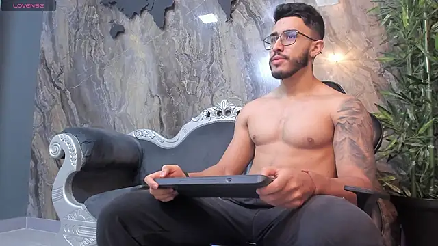 Snapshot of Liam_Kleiin chatting on February 2025 11:31:01 AM Liam Kleiin online show from February 2025 11:31:01 AM