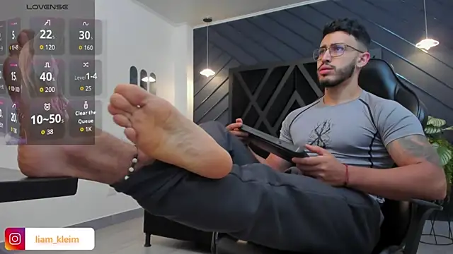 Snapshot of Liam_Kleiin chatting on October 2025 11:28:01 AM Liam Kleiin online show from October 2025 11:28:01 AM