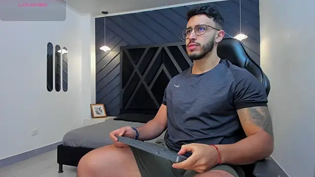 Snapshot of Liam_Kleiin chatting on October 2025 11:14:02 AM Liam Kleiin online show from October 2025 11:14:02 AM