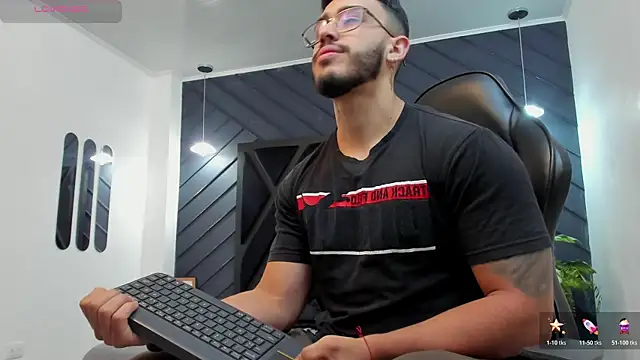 Snapshot of Liam_Kleiin chatting on November 2025 11:22:01 AM Liam Kleiin online show from November 2025 11:22:01 AM