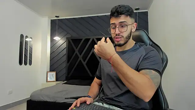 Snapshot of Liam_Kleiin chatting on November 2025 11:25:02 AM Liam Kleiin online show from November 2025 11:25:02 AM