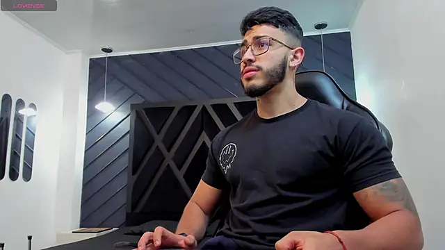 Snapshot of Liam_Kleiin chatting on November 2025 11:32:02 AM Liam Kleiin online show from November 2025 11:32:02 AM