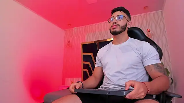 Snapshot of Liam_Kleiin chatting on November 2025 11:24:02 AM Liam Kleiin online show from November 2025 11:24:02 AM