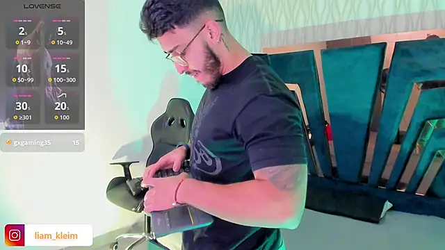 Snapshot of Liam_Kleiin chatting on December 2025 11:26:02 AM Liam Kleiin online show from December 2025 11:26:02 AM