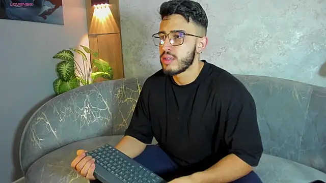 Snapshot of Liam_Kleiin chatting on July 2026 11:18:01 AM Liam Kleiin online show from July 2026 11:18:01 AM