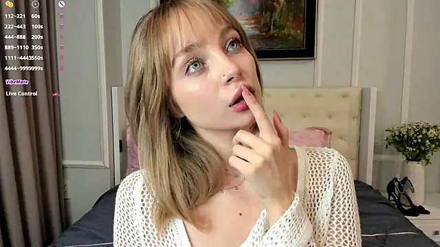 Snapshot of _LISA_BABYMETAL_ chatting on December 2025 08:10:02 AM LISA BABYMETAL online show from December 2025 08:10:02 AM