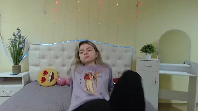 TinaRedly online show from January 2025 04:28:01 AM