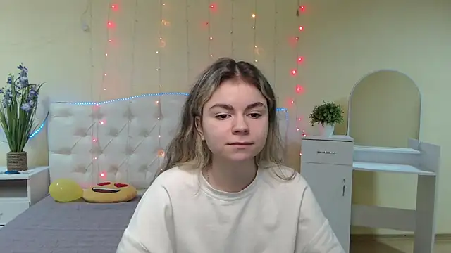 TinaRedly online show from January 2025 06:32:02 PM