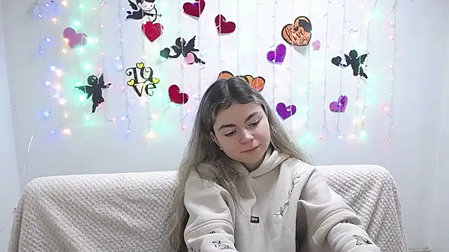 TinaRedly online show from February 2025 10:05:02 AM