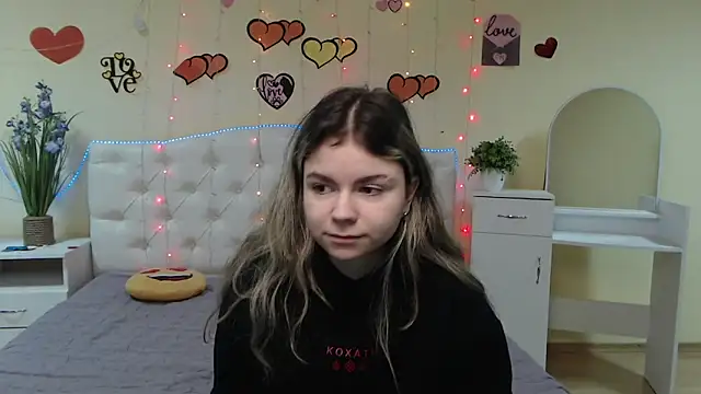 TinaRedly online show from March 2025 06:17:02 AM