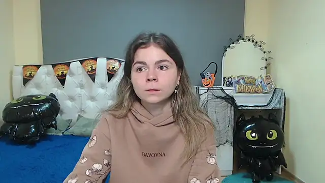 TinaRedly online show from October 2025 05:35:01 PM