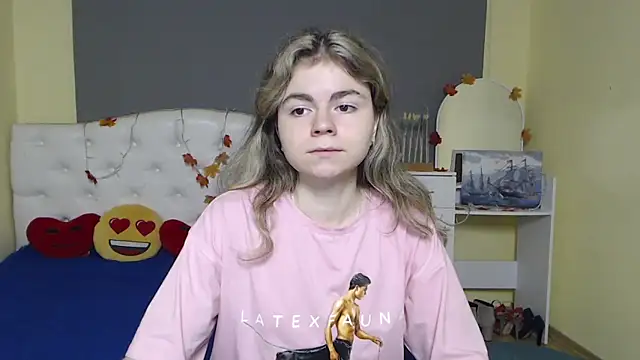 TinaRedly online show from November 2025 12:15:02 PM