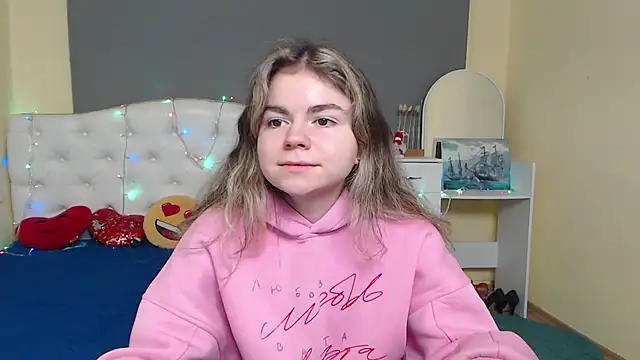 TinaRedly online show from December 2025 06:49:01 PM