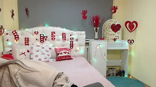 TinaRedly online show from February 2026 07:20:01 PM