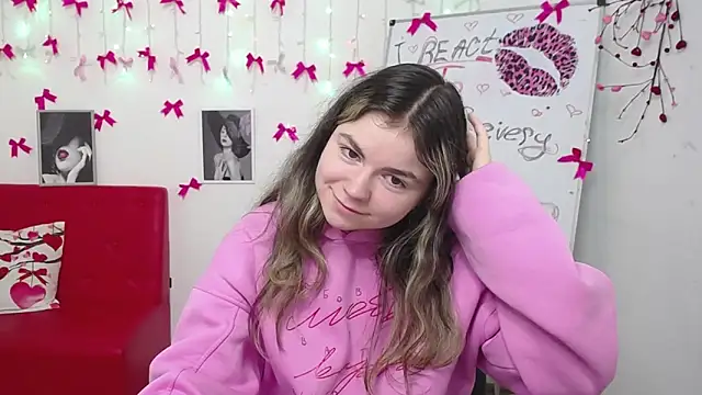 TinaRedly online show from March 2026 11:28:02 AM