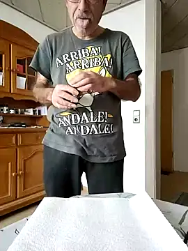 bottomhairy online show from December 2024 11:44:01 AM