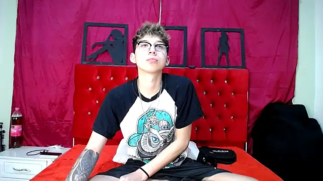  Thomas hot  online show from February 2025 07:42:01 PM