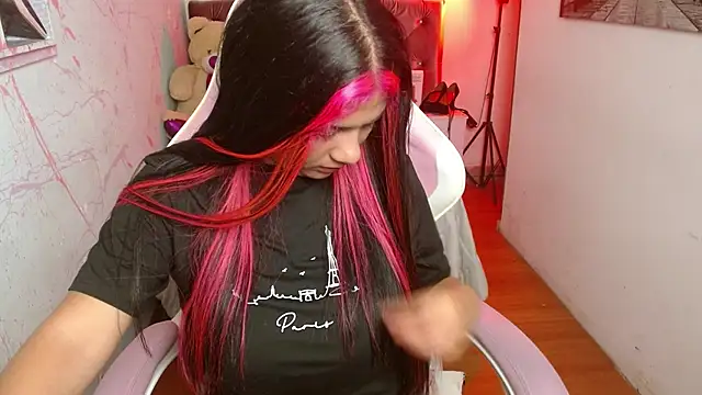 Snapshot of Candela-Smith chatting on October 2025 03:58:02 PM Candela-Smith online show from October 2025 03:58:02 PM