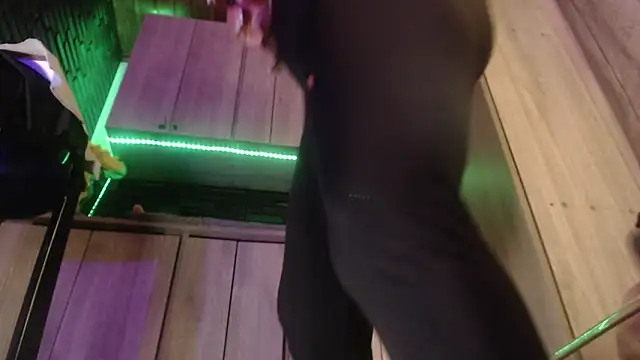 LaureenHills online show from April 2026 01:33:01 AM