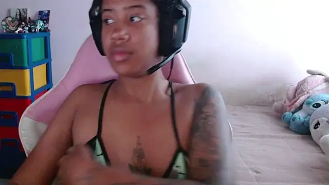 TiffanyRoouse online show from November 2025 09:47:01 PM