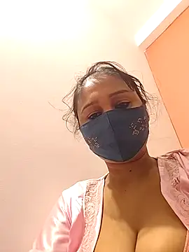 Snapshot of Archna-ji chatting on December 2024 09:31:02 PM Archna-ji online show from December 2024 09:31:02 PM