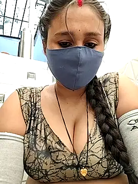 Snapshot of Archna-ji chatting on February 2025 05:30:01 AM Archna-ji online show from February 2025 05:30:01 AM