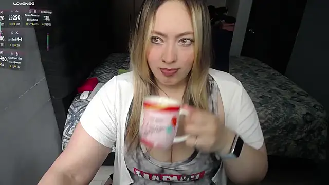 Snapshot of Valentina_St chatting on November 2025 08:51:01 PM Valentina St online show from November 2025 08:51:01 PM