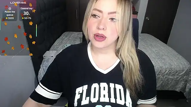 Snapshot of Valentina_St chatting on November 2025 10:22:02 PM Valentina St online show from November 2025 10:22:02 PM